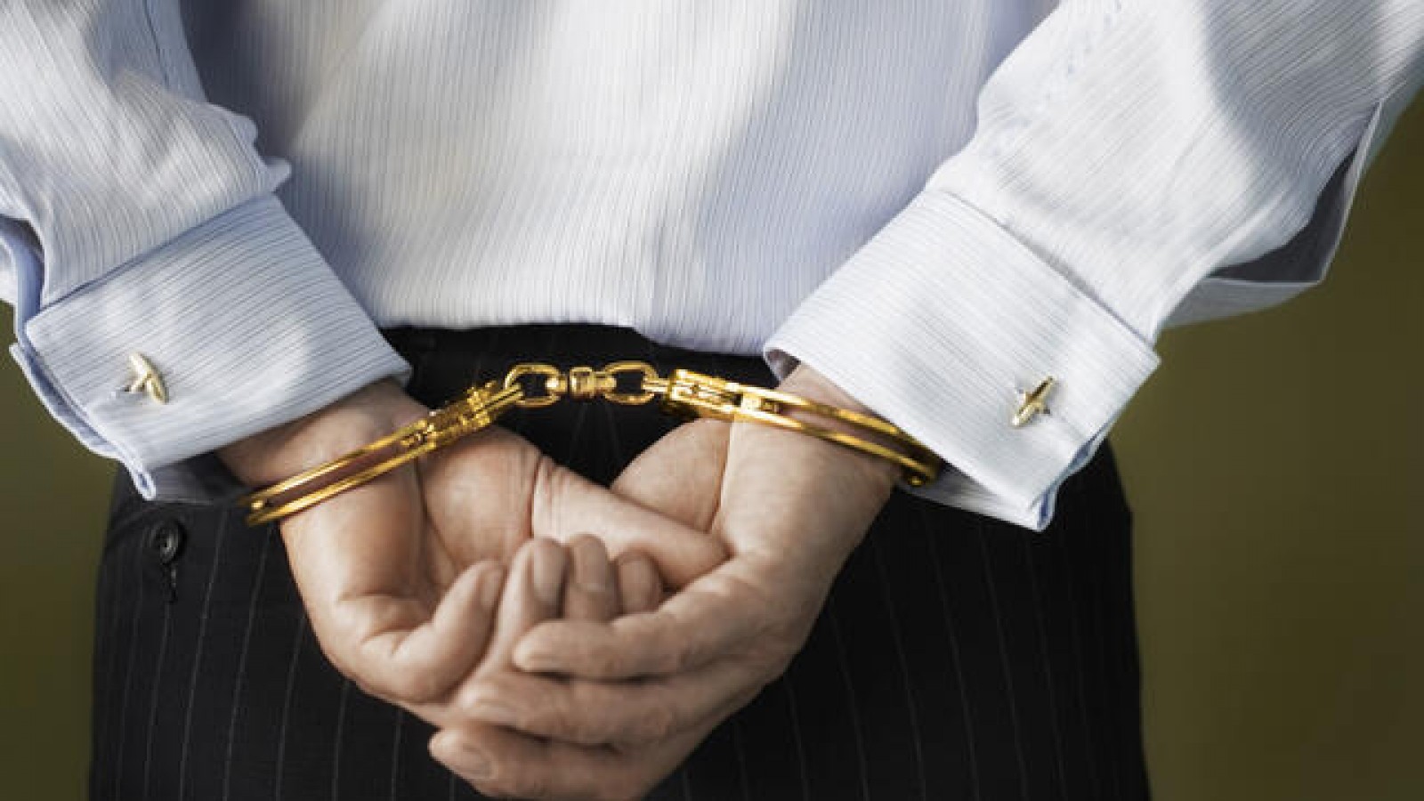 <p>Midsection Of Businessman’s Hands Cuffed Behind Back <a class="continue" href="https://portada.com.ar/corrupcion-ni-tan-castos-ni-tan-puros/attachment/122/">Continúa leyendo<span> 122</span></a></p>